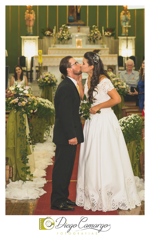 Este foi o casamento da Estela e Cristiano realizado na igreja Catedral de Caçador no dia 16 de abril de 2016.  Veja o vídeo e as fotos deste lindo casamento. Obrigado ao casal pela confiança, parabéns pela linda família