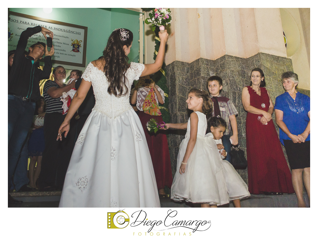 Este foi o casamento da Estela e Cristiano realizado na igreja Catedral de Caçador no dia 16 de abril de 2016.  Veja o vídeo e as fotos deste lindo casamento. Obrigado ao casal pela confiança, parabéns pela linda família
