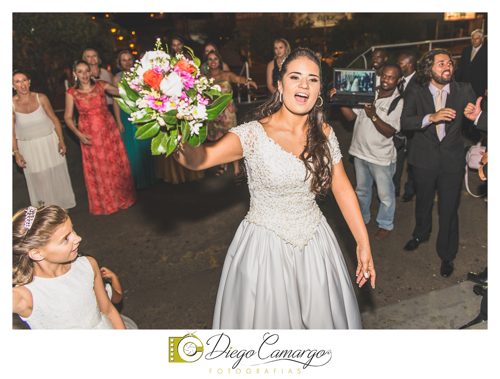 Este foi o casamento da Estela e Cristiano realizado na igreja Catedral de Caçador no dia 16 de abril de 2016.  Veja o vídeo e as fotos deste lindo casamento. Obrigado ao casal pela confiança, parabéns pela linda família