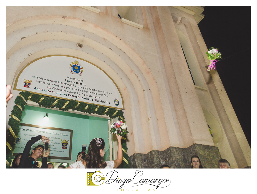 Este foi o casamento da Estela e Cristiano realizado na igreja Catedral de Caçador no dia 16 de abril de 2016.  Veja o vídeo e as fotos deste lindo casamento. Obrigado ao casal pela confiança, parabéns pela linda família