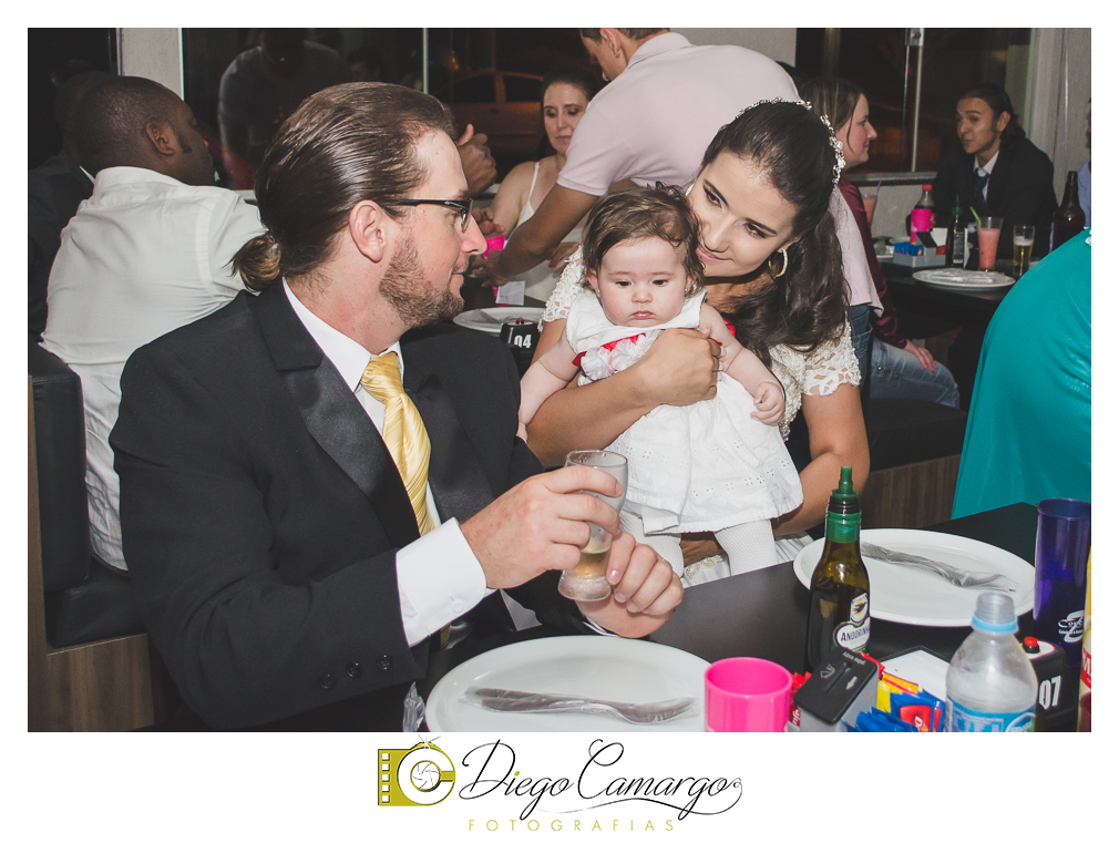 Este foi o casamento da Estela e Cristiano realizado na igreja Catedral de Caçador no dia 16 de abril de 2016.  Veja o vídeo e as fotos deste lindo casamento. Obrigado ao casal pela confiança, parabéns pela linda família