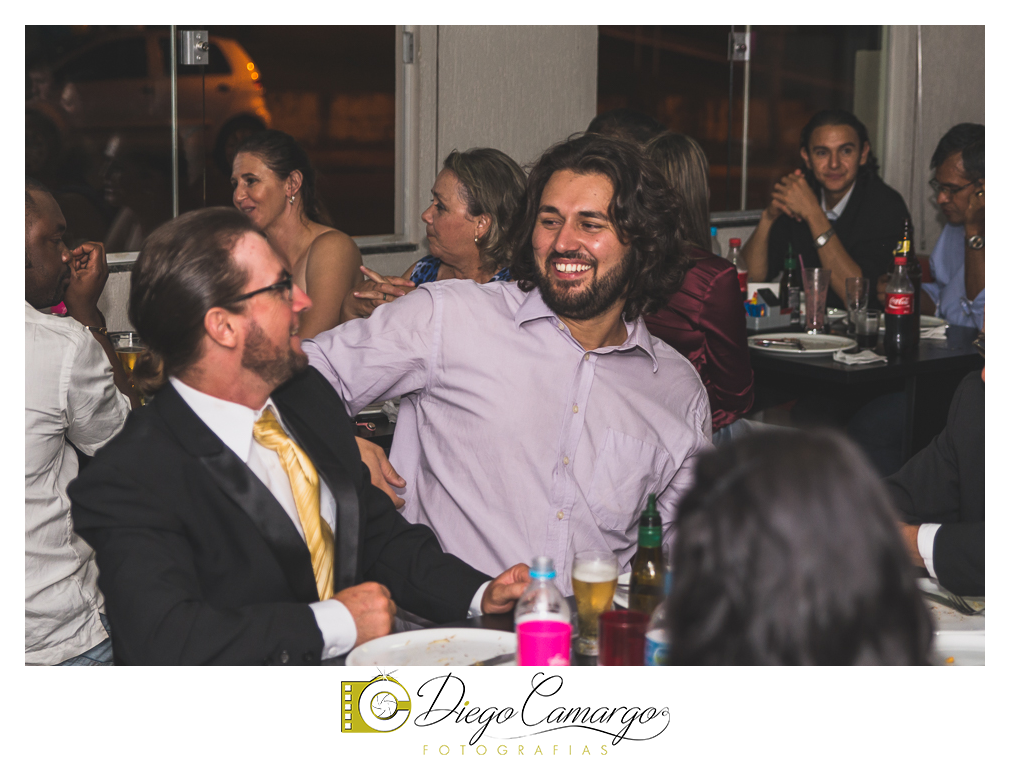 Este foi o casamento da Estela e Cristiano realizado na igreja Catedral de Caçador no dia 16 de abril de 2016.  Veja o vídeo e as fotos deste lindo casamento. Obrigado ao casal pela confiança, parabéns pela linda família