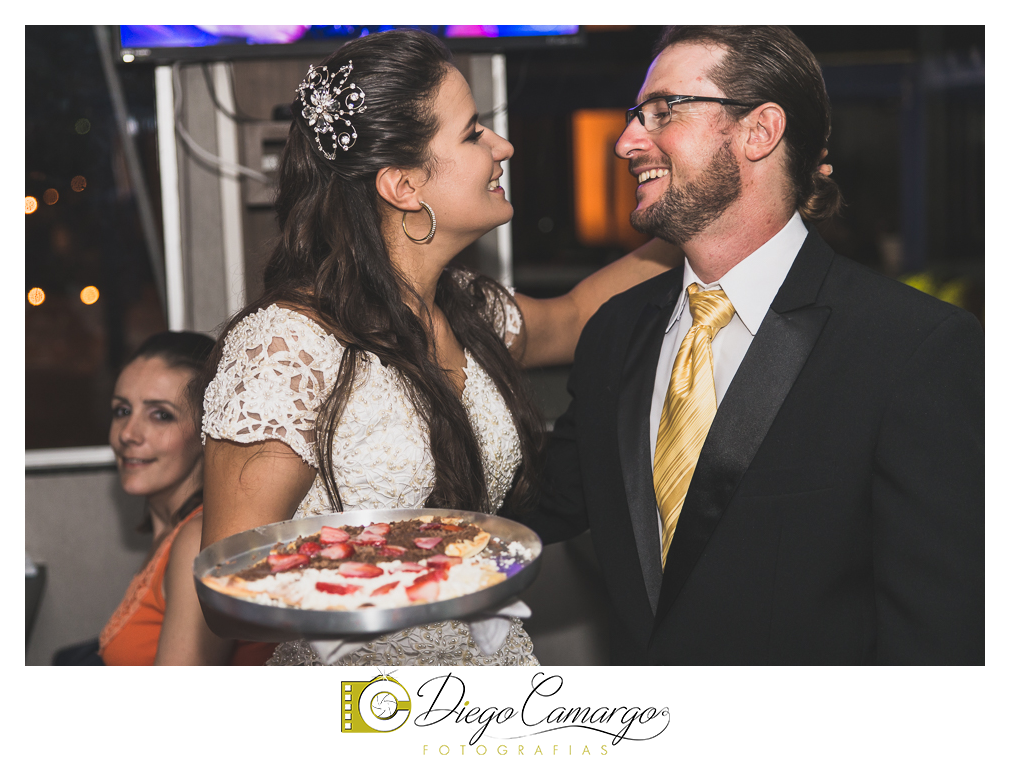 Este foi o casamento da Estela e Cristiano realizado na igreja Catedral de Caçador no dia 16 de abril de 2016.  Veja o vídeo e as fotos deste lindo casamento. Obrigado ao casal pela confiança, parabéns pela linda família
