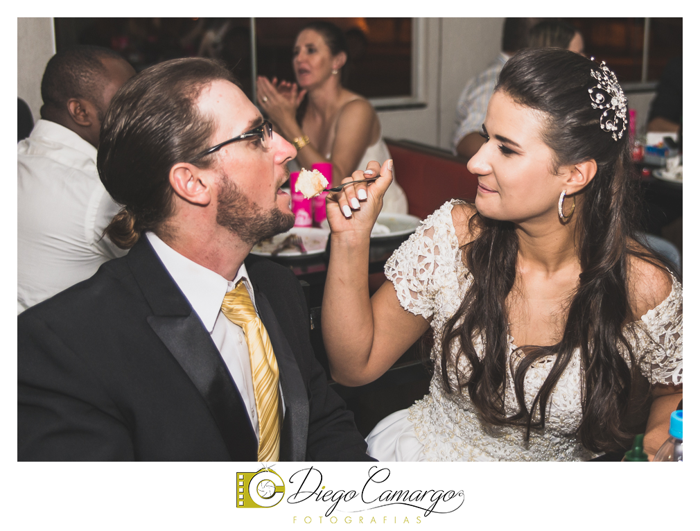 Este foi o casamento da Estela e Cristiano realizado na igreja Catedral de Caçador no dia 16 de abril de 2016.  Veja o vídeo e as fotos deste lindo casamento. Obrigado ao casal pela confiança, parabéns pela linda família