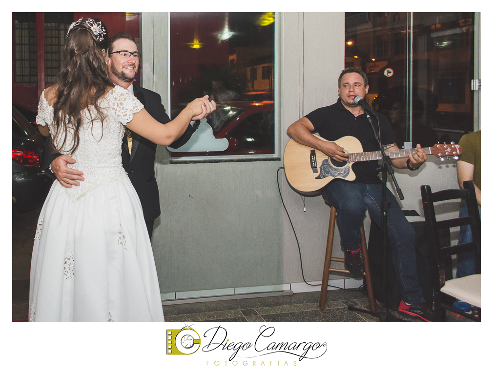 Este foi o casamento da Estela e Cristiano realizado na igreja Catedral de Caçador no dia 16 de abril de 2016.  Veja o vídeo e as fotos deste lindo casamento. Obrigado ao casal pela confiança, parabéns pela linda família