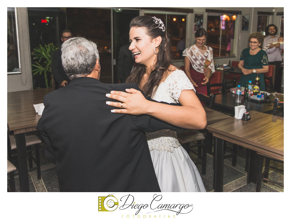 Este foi o casamento da Estela e Cristiano realizado na igreja Catedral de Caçador no dia 16 de abril de 2016.  Veja o vídeo e as fotos deste lindo casamento. Obrigado ao casal pela confiança, parabéns pela linda família