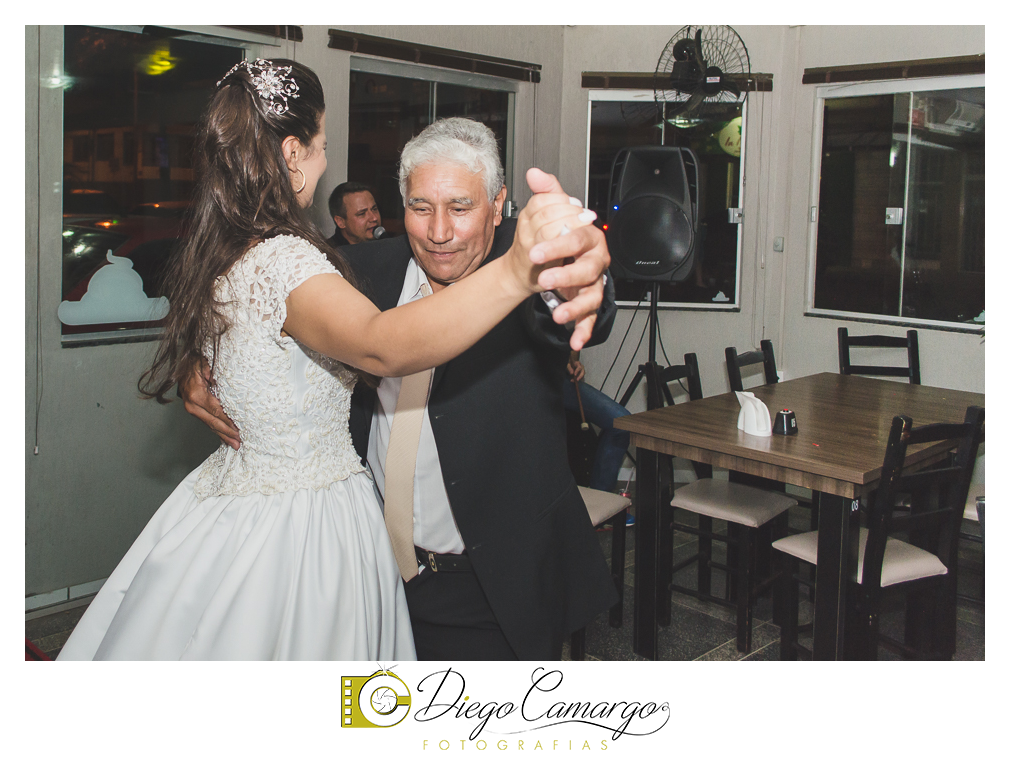 Este foi o casamento da Estela e Cristiano realizado na igreja Catedral de Caçador no dia 16 de abril de 2016.  Veja o vídeo e as fotos deste lindo casamento. Obrigado ao casal pela confiança, parabéns pela linda família