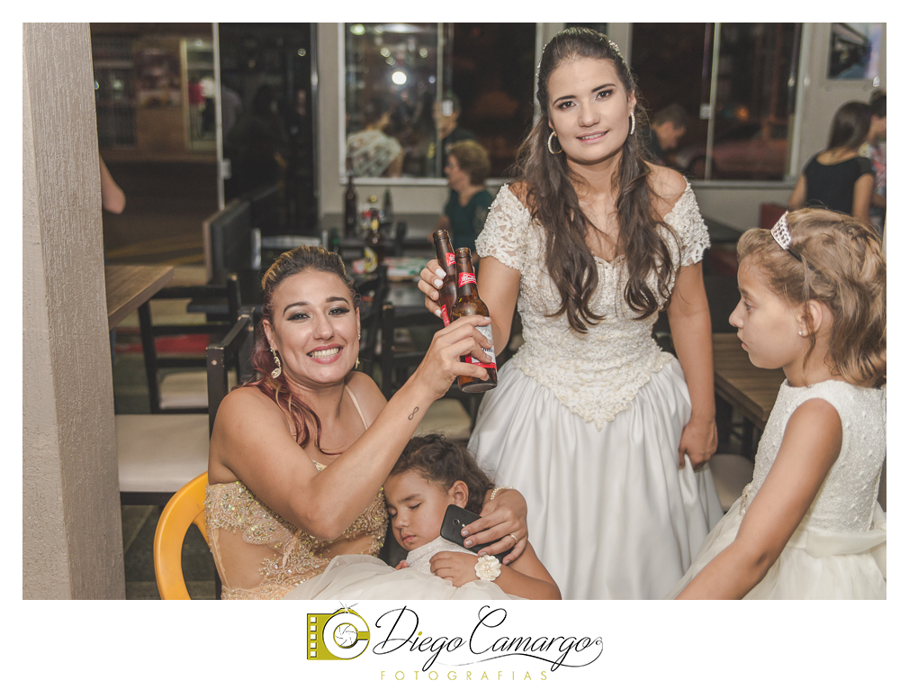 Este foi o casamento da Estela e Cristiano realizado na igreja Catedral de Caçador no dia 16 de abril de 2016.  Veja o vídeo e as fotos deste lindo casamento. Obrigado ao casal pela confiança, parabéns pela linda família
