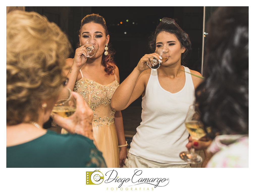 Este foi o casamento da Estela e Cristiano realizado na igreja Catedral de Caçador no dia 16 de abril de 2016.  Veja o vídeo e as fotos deste lindo casamento. Obrigado ao casal pela confiança, parabéns pela linda família