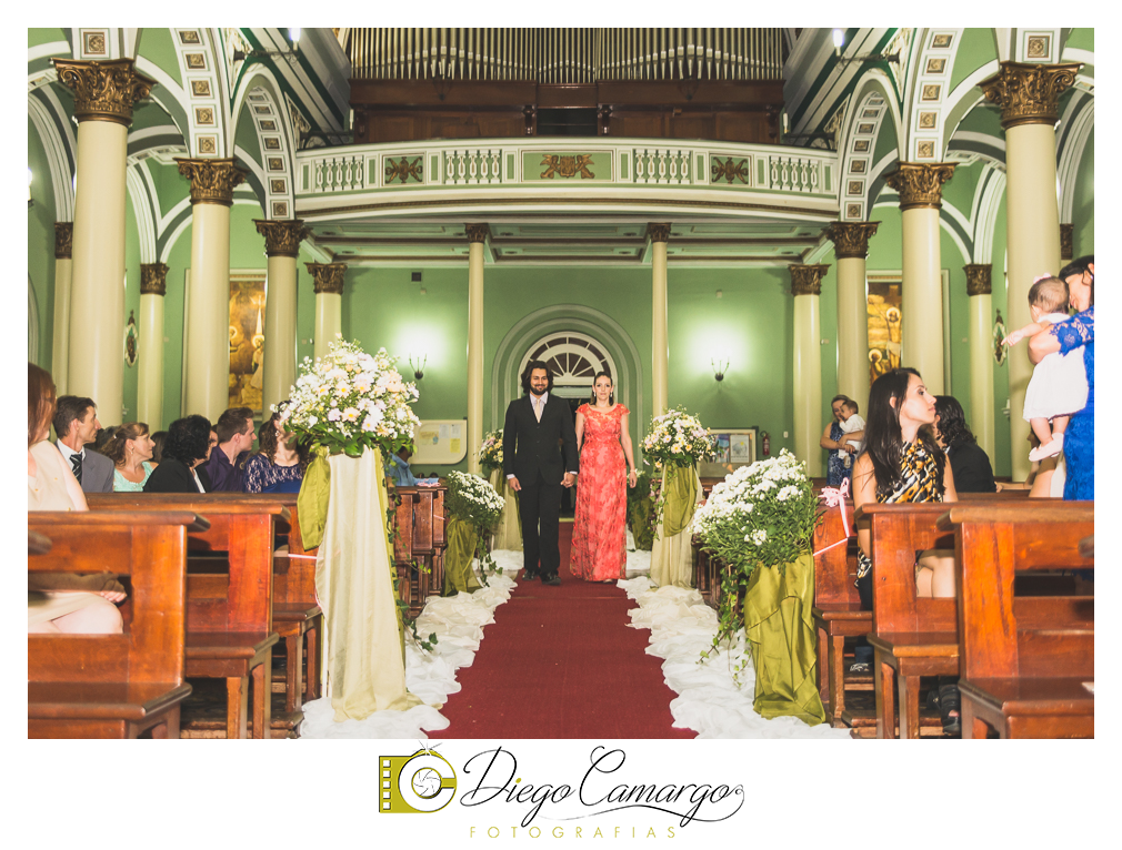 Este foi o casamento da Estela e Cristiano realizado na igreja Catedral de Caçador no dia 16 de abril de 2016.  Veja o vídeo e as fotos deste lindo casamento. Obrigado ao casal pela confiança, parabéns pela linda família