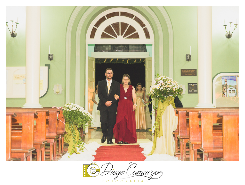 Este foi o casamento da Estela e Cristiano realizado na igreja Catedral de Caçador no dia 16 de abril de 2016.  Veja o vídeo e as fotos deste lindo casamento. Obrigado ao casal pela confiança, parabéns pela linda família