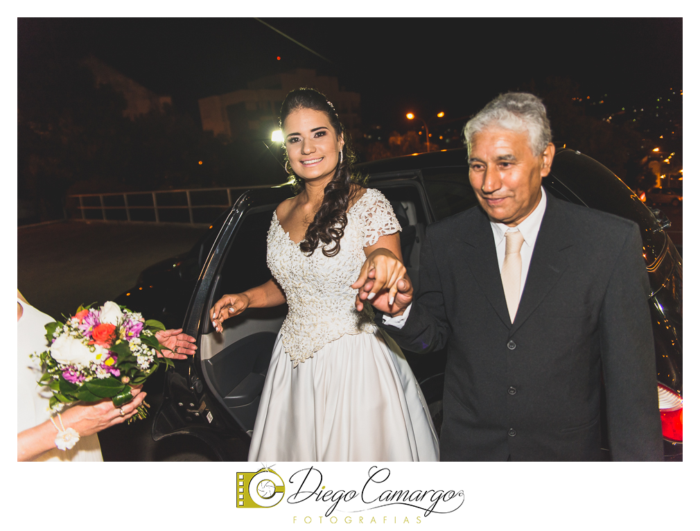Este foi o casamento da Estela e Cristiano realizado na igreja Catedral de Caçador no dia 16 de abril de 2016.  Veja o vídeo e as fotos deste lindo casamento. Obrigado ao casal pela confiança, parabéns pela linda família