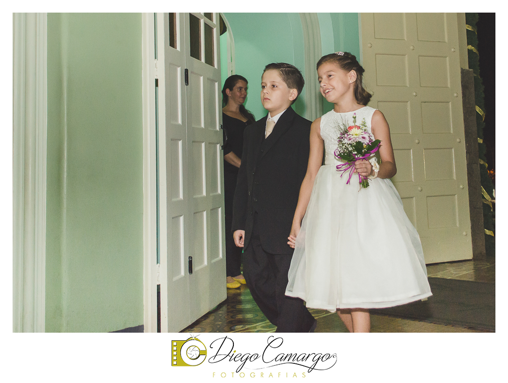 Este foi o casamento da Estela e Cristiano realizado na igreja Catedral de Caçador no dia 16 de abril de 2016.  Veja o vídeo e as fotos deste lindo casamento. Obrigado ao casal pela confiança, parabéns pela linda família