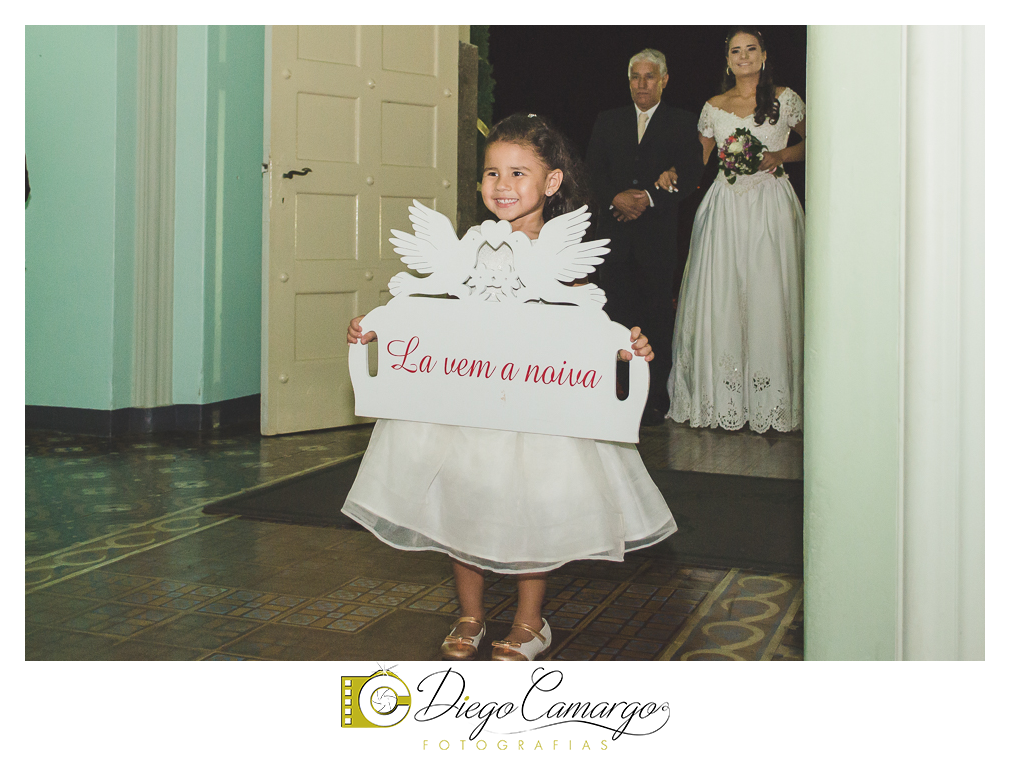 Este foi o casamento da Estela e Cristiano realizado na igreja Catedral de Caçador no dia 16 de abril de 2016.  Veja o vídeo e as fotos deste lindo casamento. Obrigado ao casal pela confiança, parabéns pela linda família
