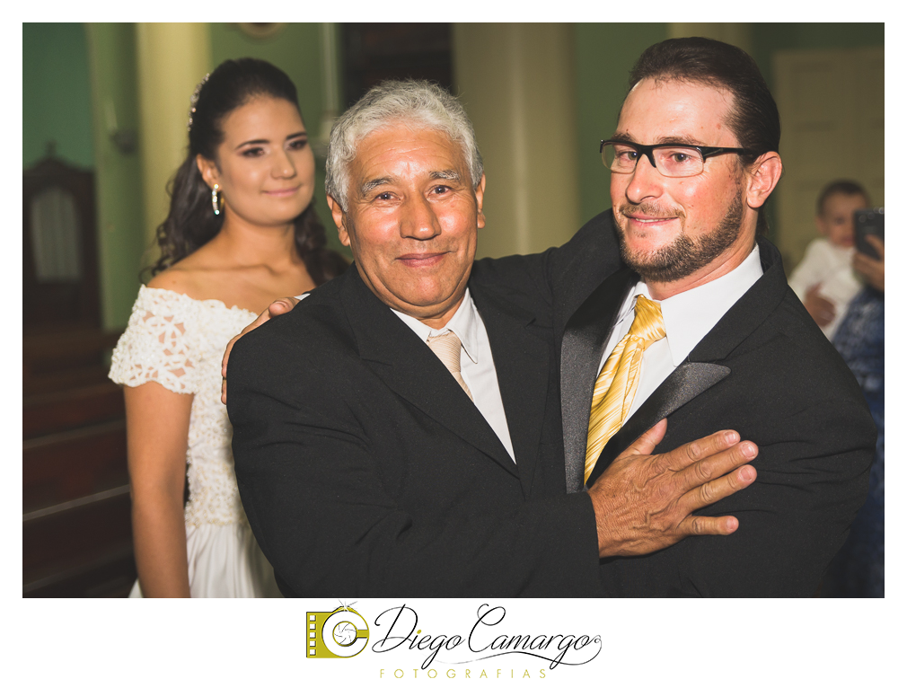 Este foi o casamento da Estela e Cristiano realizado na igreja Catedral de Caçador no dia 16 de abril de 2016.  Veja o vídeo e as fotos deste lindo casamento. Obrigado ao casal pela confiança, parabéns pela linda família