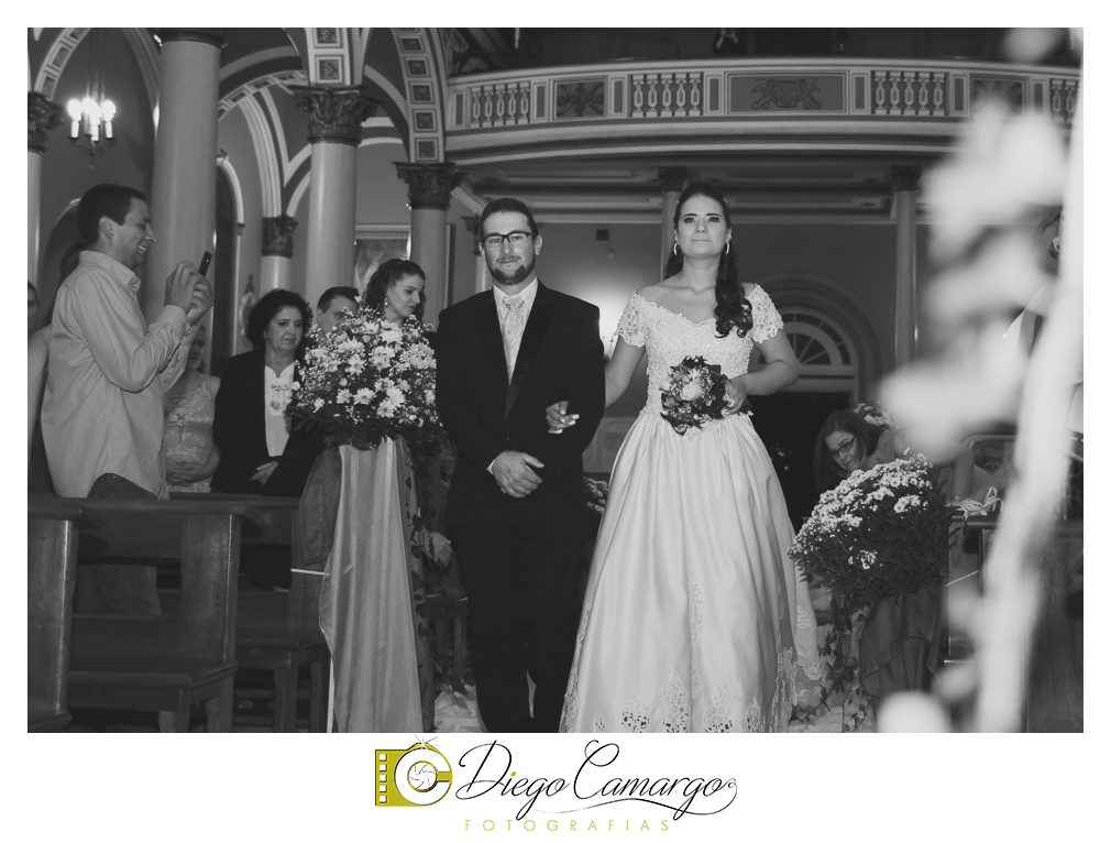 Este foi o casamento da Estela e Cristiano realizado na igreja Catedral de Caçador no dia 16 de abril de 2016.  Veja o vídeo e as fotos deste lindo casamento. Obrigado ao casal pela confiança, parabéns pela linda família