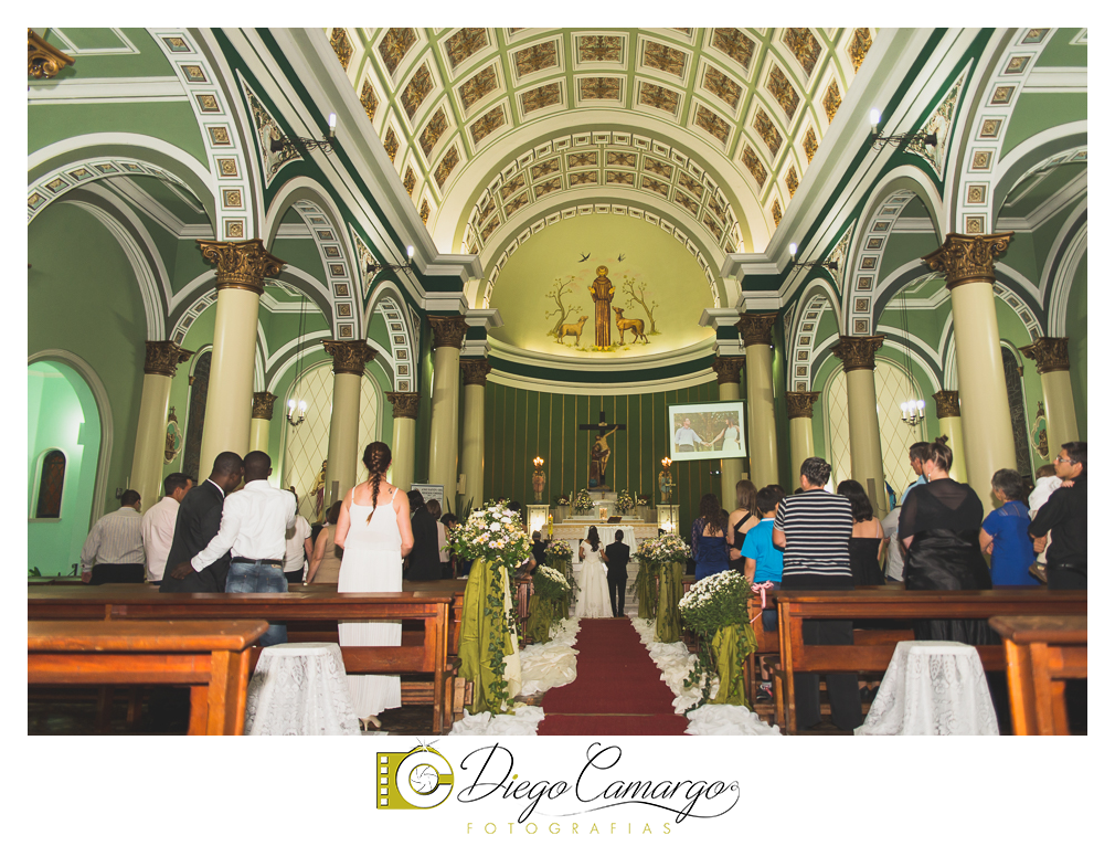 Este foi o casamento da Estela e Cristiano realizado na igreja Catedral de Caçador no dia 16 de abril de 2016.  Veja o vídeo e as fotos deste lindo casamento. Obrigado ao casal pela confiança, parabéns pela linda família