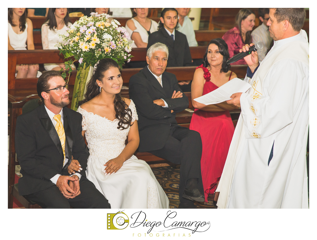 Este foi o casamento da Estela e Cristiano realizado na igreja Catedral de Caçador no dia 16 de abril de 2016.  Veja o vídeo e as fotos deste lindo casamento. Obrigado ao casal pela confiança, parabéns pela linda família