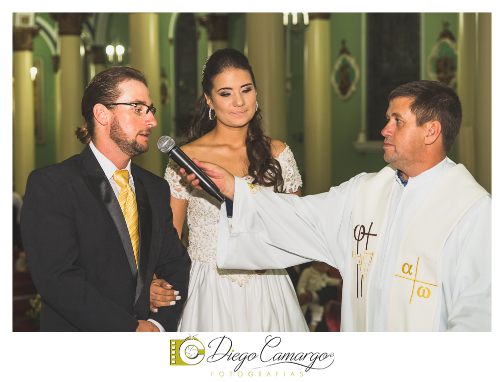 Este foi o casamento da Estela e Cristiano realizado na igreja Catedral de Caçador no dia 16 de abril de 2016.  Veja o vídeo e as fotos deste lindo casamento. Obrigado ao casal pela confiança, parabéns pela linda família