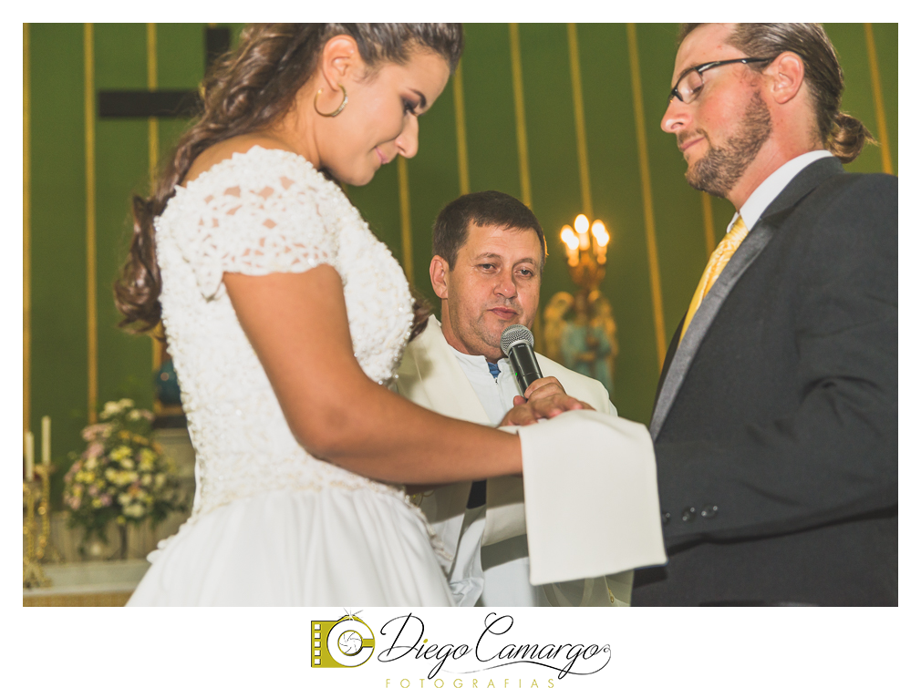 Este foi o casamento da Estela e Cristiano realizado na igreja Catedral de Caçador no dia 16 de abril de 2016.  Veja o vídeo e as fotos deste lindo casamento. Obrigado ao casal pela confiança, parabéns pela linda família