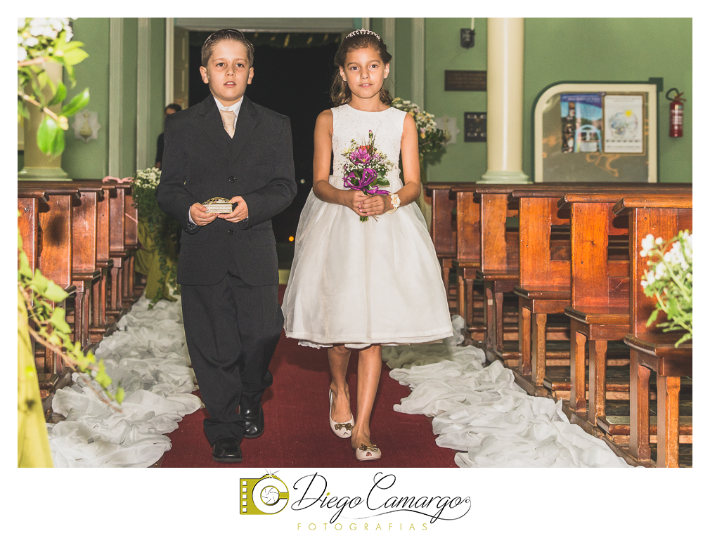 Este foi o casamento da Estela e Cristiano realizado na igreja Catedral de Caçador no dia 16 de abril de 2016.  Veja o vídeo e as fotos deste lindo casamento. Obrigado ao casal pela confiança, parabéns pela linda família