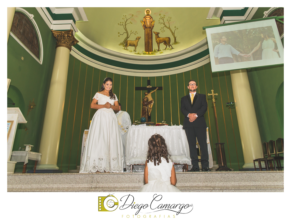 Este foi o casamento da Estela e Cristiano realizado na igreja Catedral de Caçador no dia 16 de abril de 2016.  Veja o vídeo e as fotos deste lindo casamento. Obrigado ao casal pela confiança, parabéns pela linda família