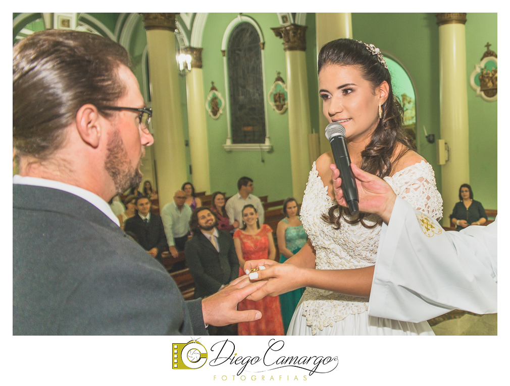 Este foi o casamento da Estela e Cristiano realizado na igreja Catedral de Caçador no dia 16 de abril de 2016.  Veja o vídeo e as fotos deste lindo casamento. Obrigado ao casal pela confiança, parabéns pela linda família