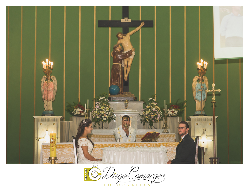 Este foi o casamento da Estela e Cristiano realizado na igreja Catedral de Caçador no dia 16 de abril de 2016.  Veja o vídeo e as fotos deste lindo casamento. Obrigado ao casal pela confiança, parabéns pela linda família