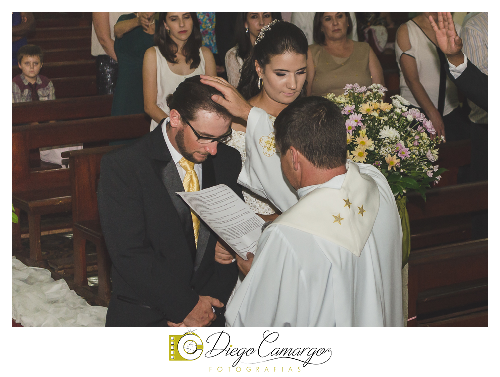 Este foi o casamento da Estela e Cristiano realizado na igreja Catedral de Caçador no dia 16 de abril de 2016.  Veja o vídeo e as fotos deste lindo casamento. Obrigado ao casal pela confiança, parabéns pela linda família