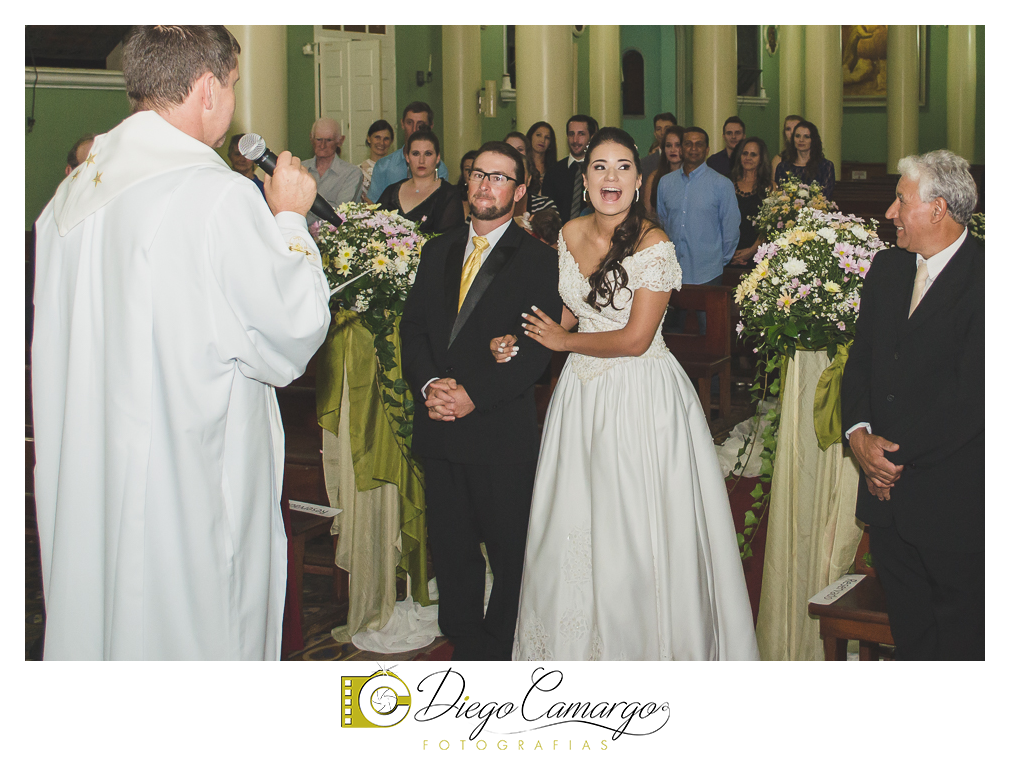 Este foi o casamento da Estela e Cristiano realizado na igreja Catedral de Caçador no dia 16 de abril de 2016.  Veja o vídeo e as fotos deste lindo casamento. Obrigado ao casal pela confiança, parabéns pela linda família