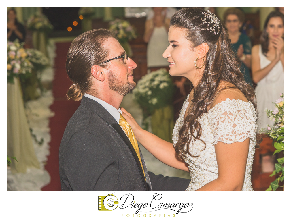 Este foi o casamento da Estela e Cristiano realizado na igreja Catedral de Caçador no dia 16 de abril de 2016.  Veja o vídeo e as fotos deste lindo casamento. Obrigado ao casal pela confiança, parabéns pela linda família