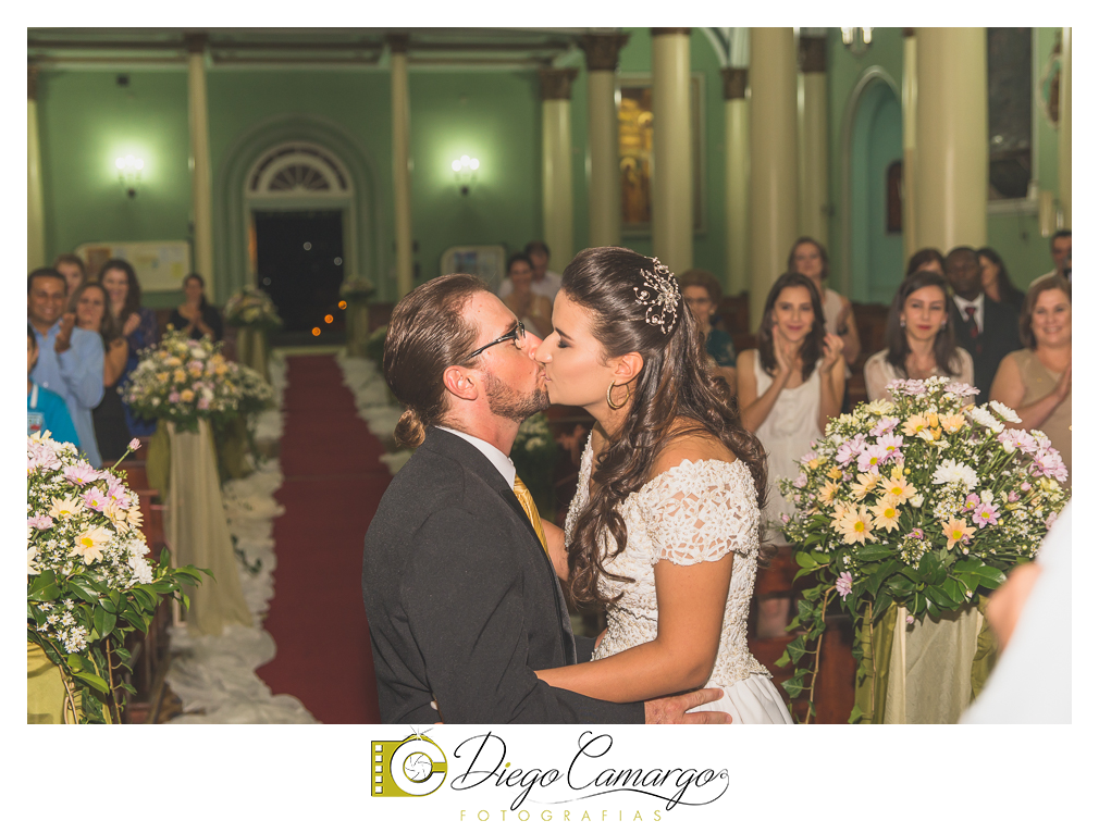 Este foi o casamento da Estela e Cristiano realizado na igreja Catedral de Caçador no dia 16 de abril de 2016.  Veja o vídeo e as fotos deste lindo casamento. Obrigado ao casal pela confiança, parabéns pela linda família