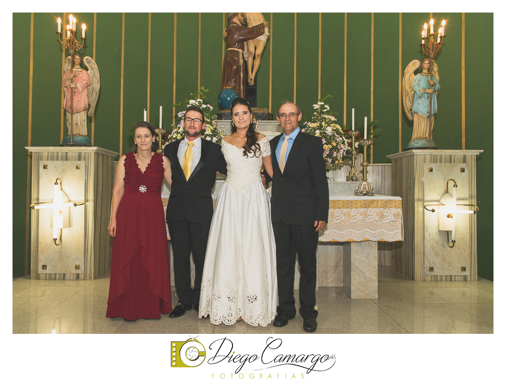 Este foi o casamento da Estela e Cristiano realizado na igreja Catedral de Caçador no dia 16 de abril de 2016.  Veja o vídeo e as fotos deste lindo casamento. Obrigado ao casal pela confiança, parabéns pela linda família