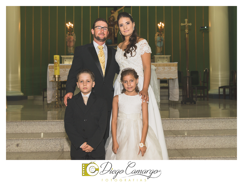 Este foi o casamento da Estela e Cristiano realizado na igreja Catedral de Caçador no dia 16 de abril de 2016.  Veja o vídeo e as fotos deste lindo casamento. Obrigado ao casal pela confiança, parabéns pela linda família
