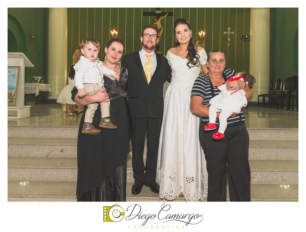Este foi o casamento da Estela e Cristiano realizado na igreja Catedral de Caçador no dia 16 de abril de 2016.  Veja o vídeo e as fotos deste lindo casamento. Obrigado ao casal pela confiança, parabéns pela linda família