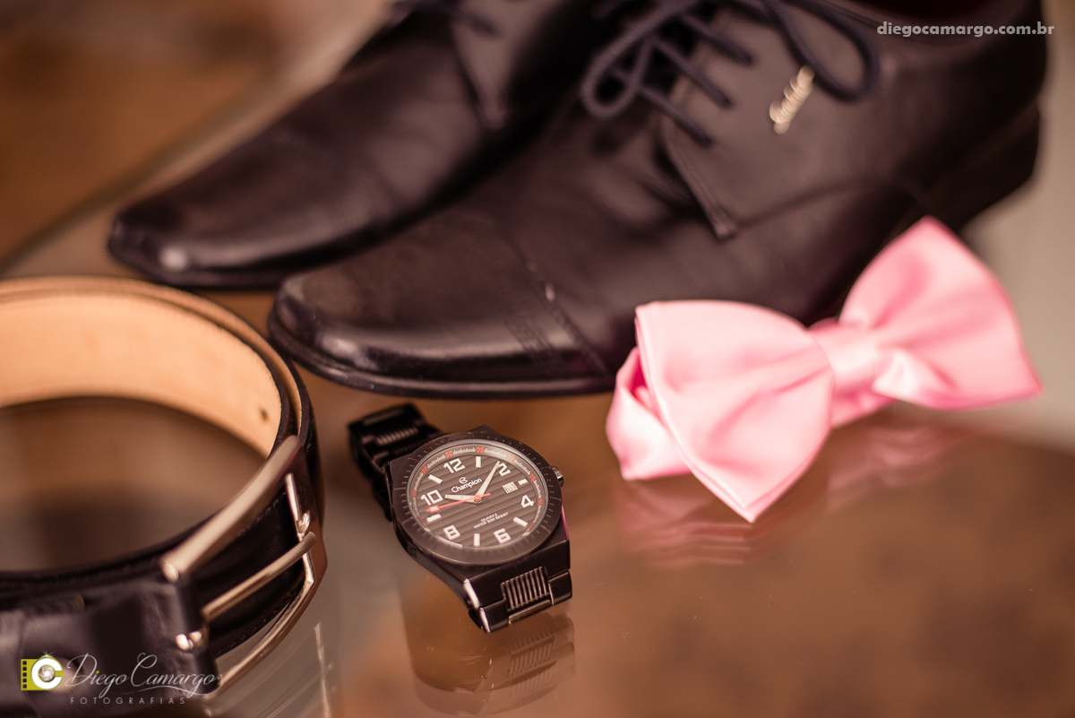 casamento, noivo, pai do noivo, terno, sapato, cinto, vestido, noiva, mae da noiva, brinco, anel, cabelo, maquiagem, salão de beleza, cabeleireiro, flor, buque, rosa, madrinha, ensaio, festa, fotografo, fotografia, caçador, musica, decoração, bolo