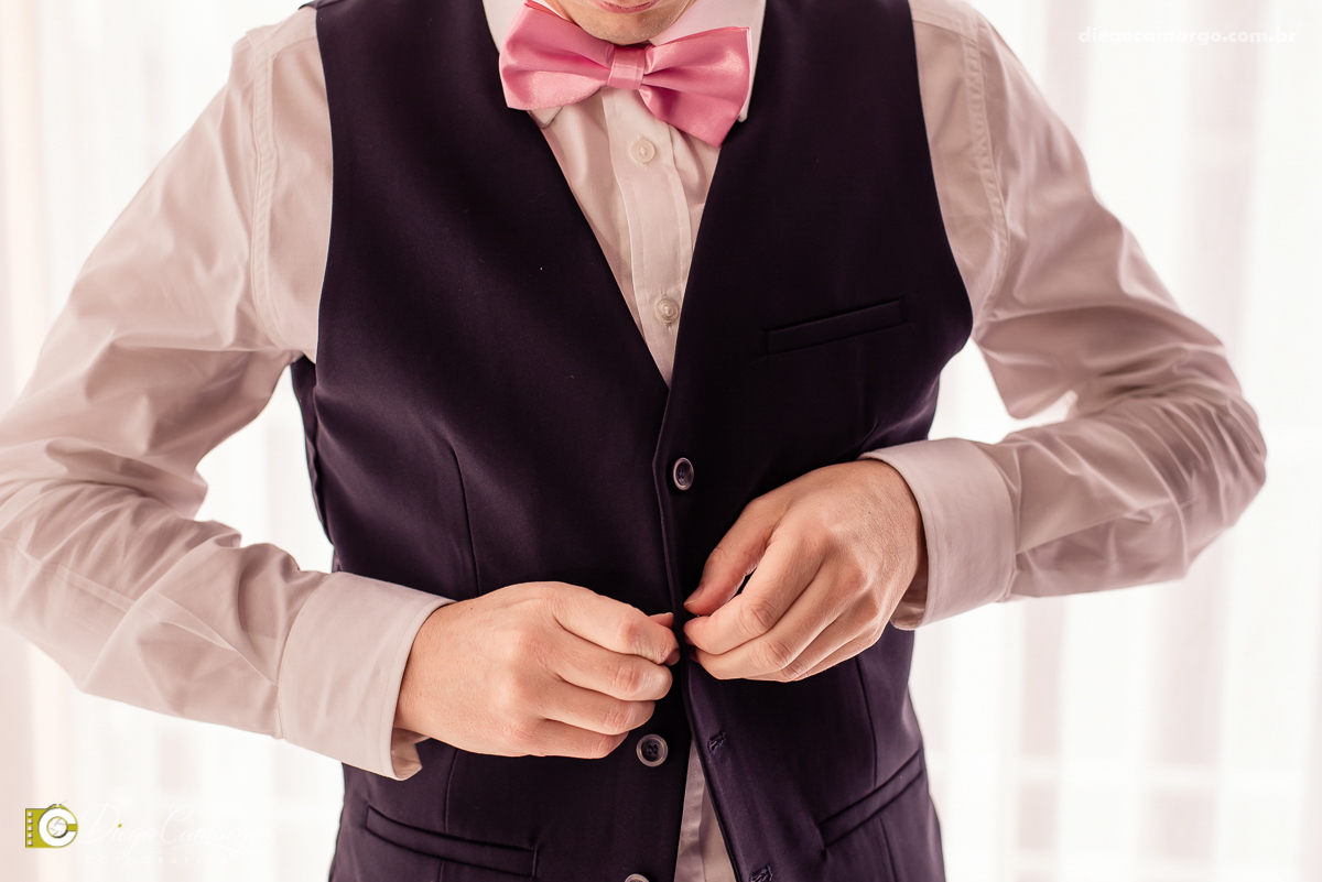 casamento, noivo, pai do noivo, terno, sapato, cinto, vestido, noiva, mae da noiva, brinco, anel, cabelo, maquiagem, salão de beleza, cabeleireiro, flor, buque, rosa, madrinha, ensaio, festa, fotografo, fotografia, caçador, musica, decoração, bolo