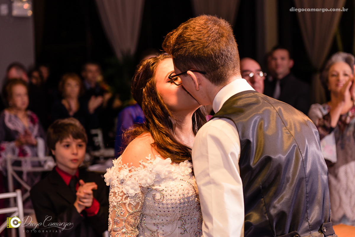 casamento, noivo, pai do noivo, terno, sapato, cinto, vestido, noiva, mae da noiva, brinco, anel, cabelo, maquiagem, salão de beleza, cabeleireiro, flor, buque, rosa, madrinha, ensaio, festa, fotografo, fotografia, caçador, musica, decoração, bolo