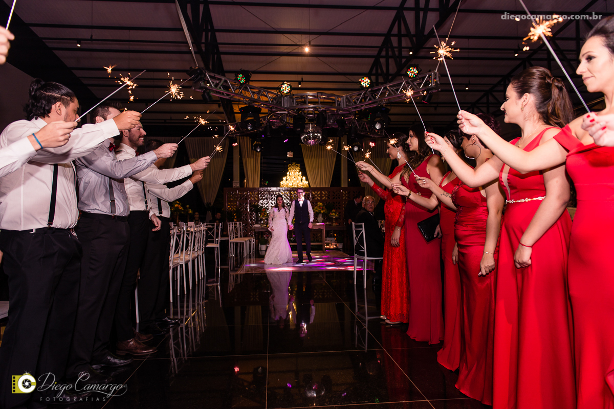 casamento, noivo, pai do noivo, terno, sapato, cinto, vestido, noiva, mae da noiva, brinco, anel, cabelo, maquiagem, salão de beleza, cabeleireiro, flor, buque, rosa, madrinha, ensaio, festa, fotografo, fotografia, caçador, musica, decoração, bolo