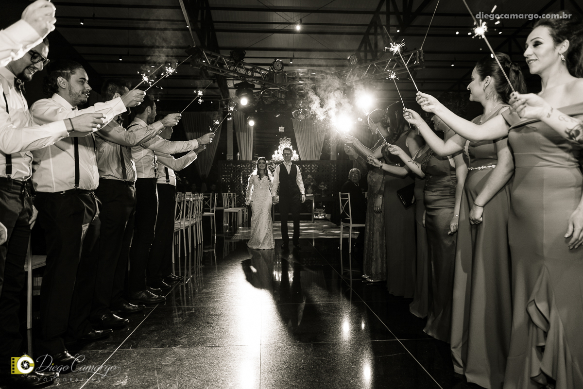 casamento, noivo, pai do noivo, terno, sapato, cinto, vestido, noiva, mae da noiva, brinco, anel, cabelo, maquiagem, salão de beleza, cabeleireiro, flor, buque, rosa, madrinha, ensaio, festa, fotografo, fotografia, caçador, musica, decoração, bolo