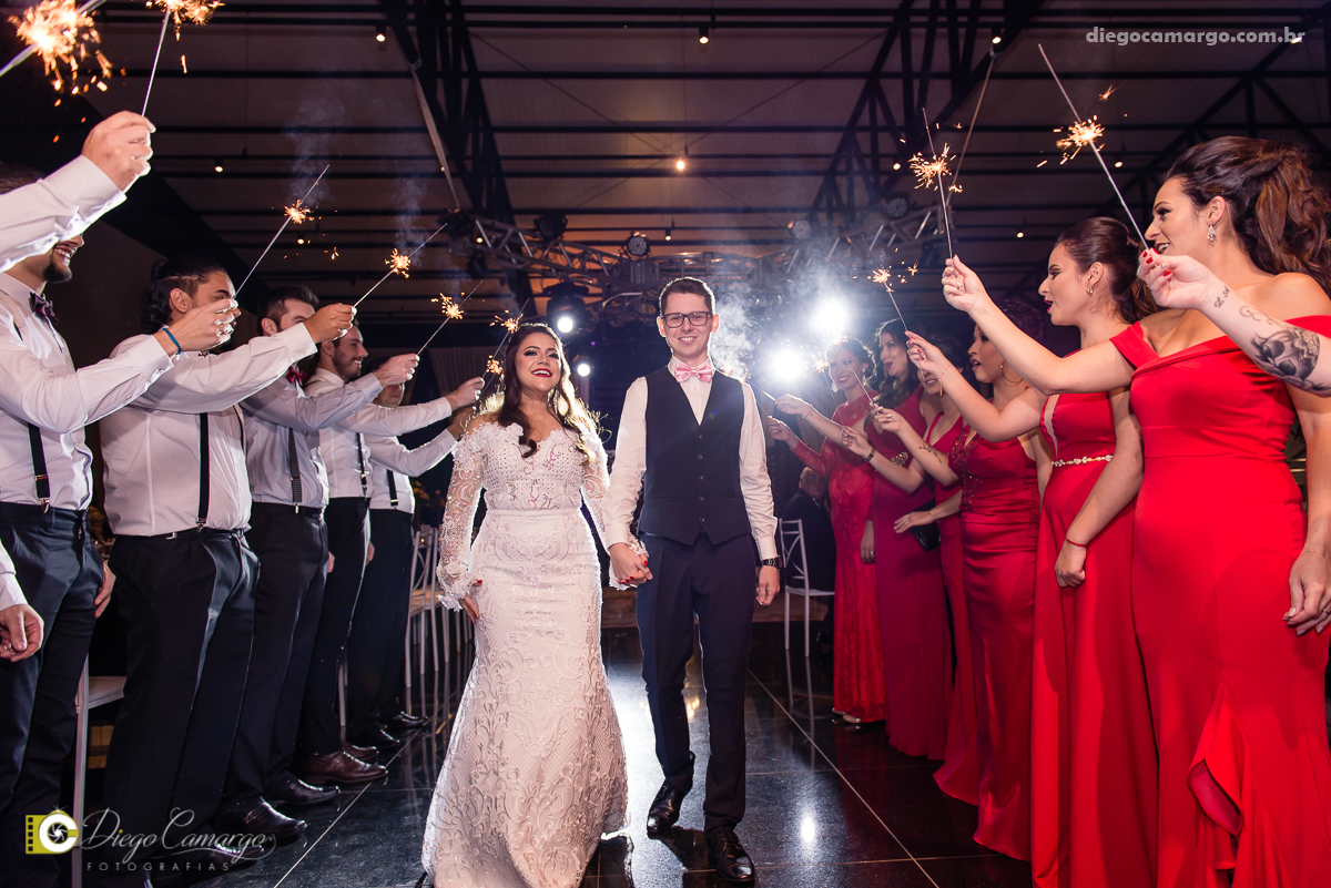 casamento, noivo, pai do noivo, terno, sapato, cinto, vestido, noiva, mae da noiva, brinco, anel, cabelo, maquiagem, salão de beleza, cabeleireiro, flor, buque, rosa, madrinha, ensaio, festa, fotografo, fotografia, caçador, musica, decoração, bolo