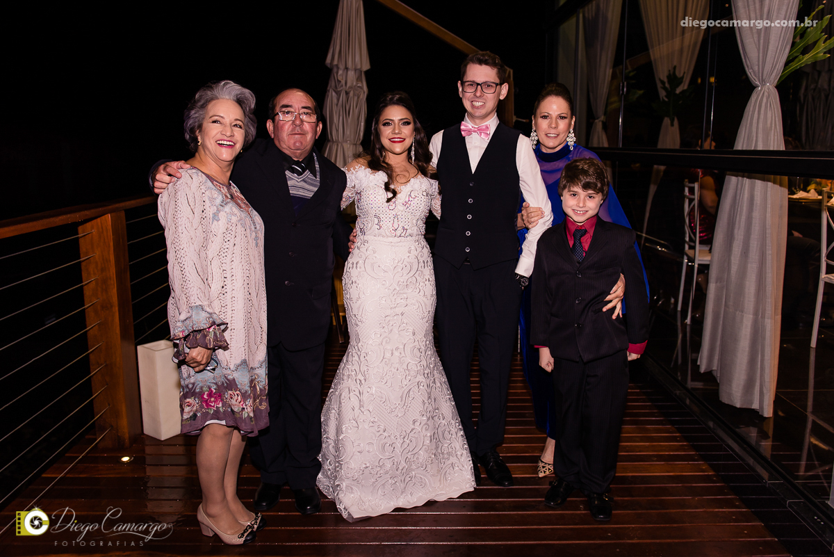 casamento, noivo, pai do noivo, terno, sapato, cinto, vestido, noiva, mae da noiva, brinco, anel, cabelo, maquiagem, salão de beleza, cabeleireiro, flor, buque, rosa, madrinha, ensaio, festa, fotografo, fotografia, caçador, musica, decoração, bolo