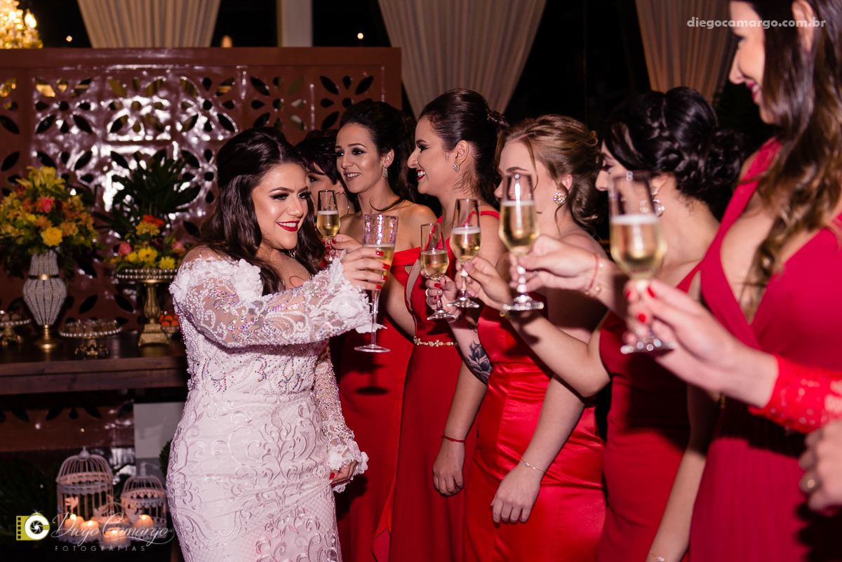 casamento, noivo, pai do noivo, terno, sapato, cinto, vestido, noiva, mae da noiva, brinco, anel, cabelo, maquiagem, salão de beleza, cabeleireiro, flor, buque, rosa, madrinha, ensaio, festa, fotografo, fotografia, caçador, musica, decoração, bolo