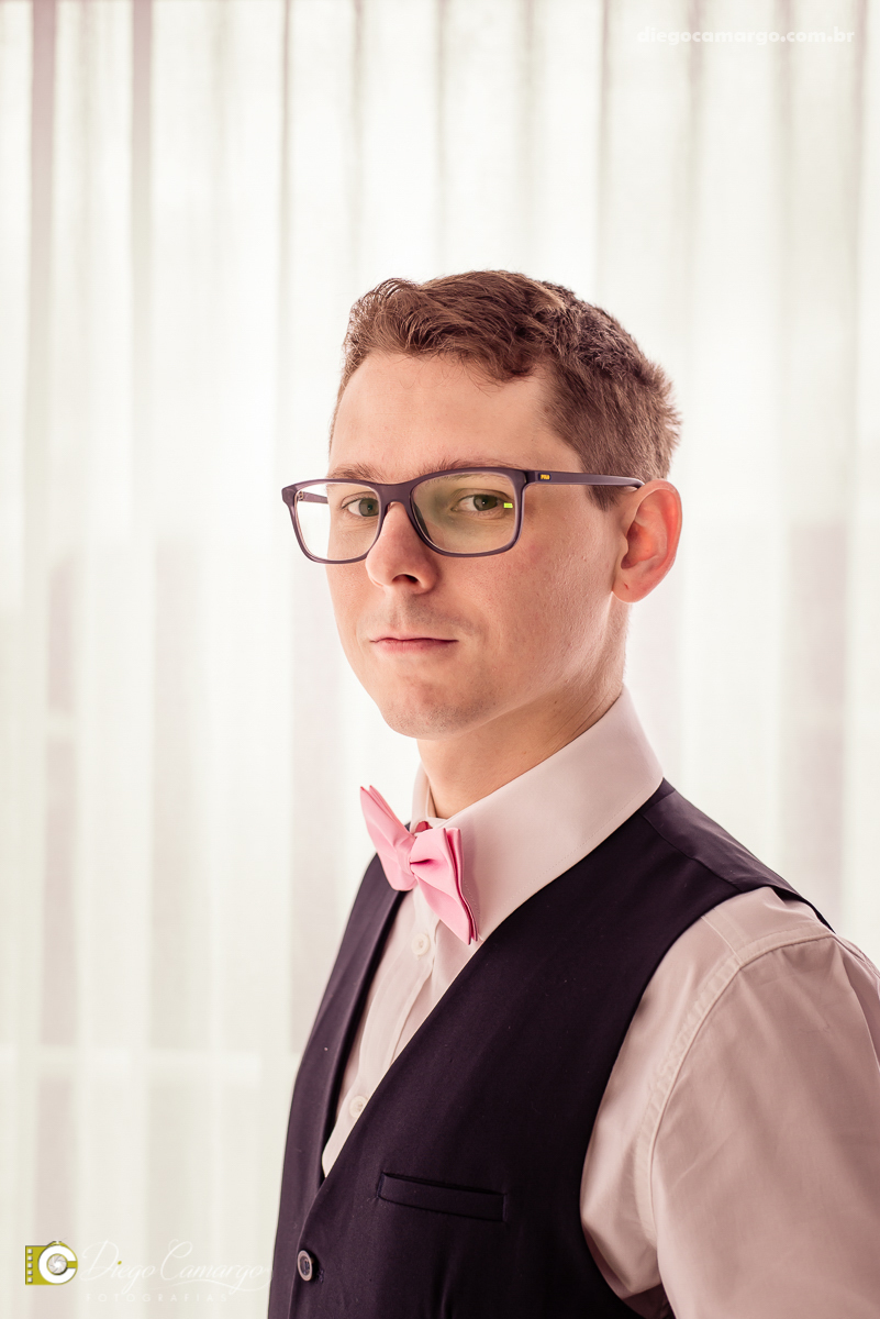 casamento, noivo, pai do noivo, terno, sapato, cinto, vestido, noiva, mae da noiva, brinco, anel, cabelo, maquiagem, salão de beleza, cabeleireiro, flor, buque, rosa, madrinha, ensaio, festa, fotografo, fotografia, caçador, musica, decoração, bolo