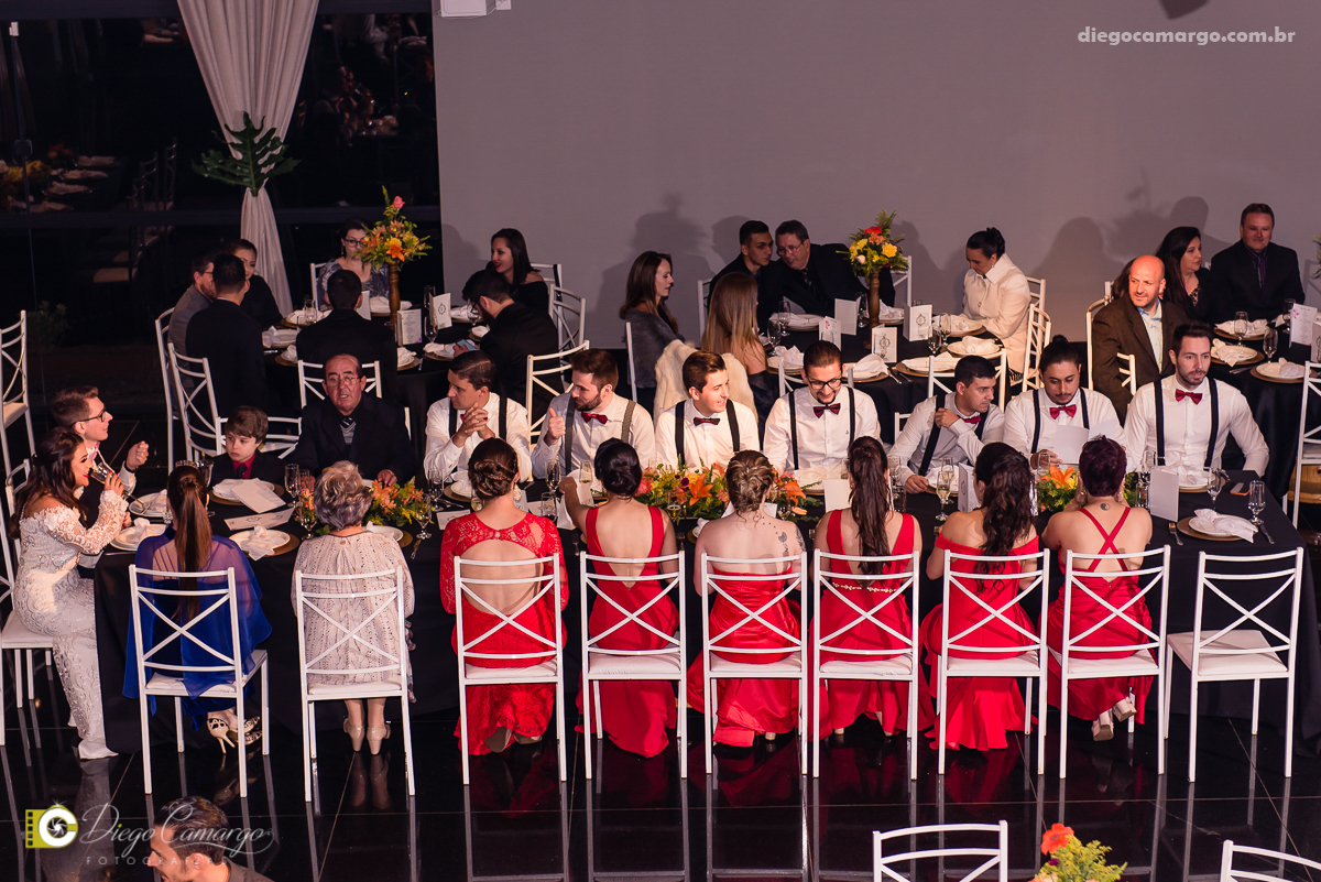casamento, noivo, pai do noivo, terno, sapato, cinto, vestido, noiva, mae da noiva, brinco, anel, cabelo, maquiagem, salão de beleza, cabeleireiro, flor, buque, rosa, madrinha, ensaio, festa, fotografo, fotografia, caçador, musica, decoração, bolo