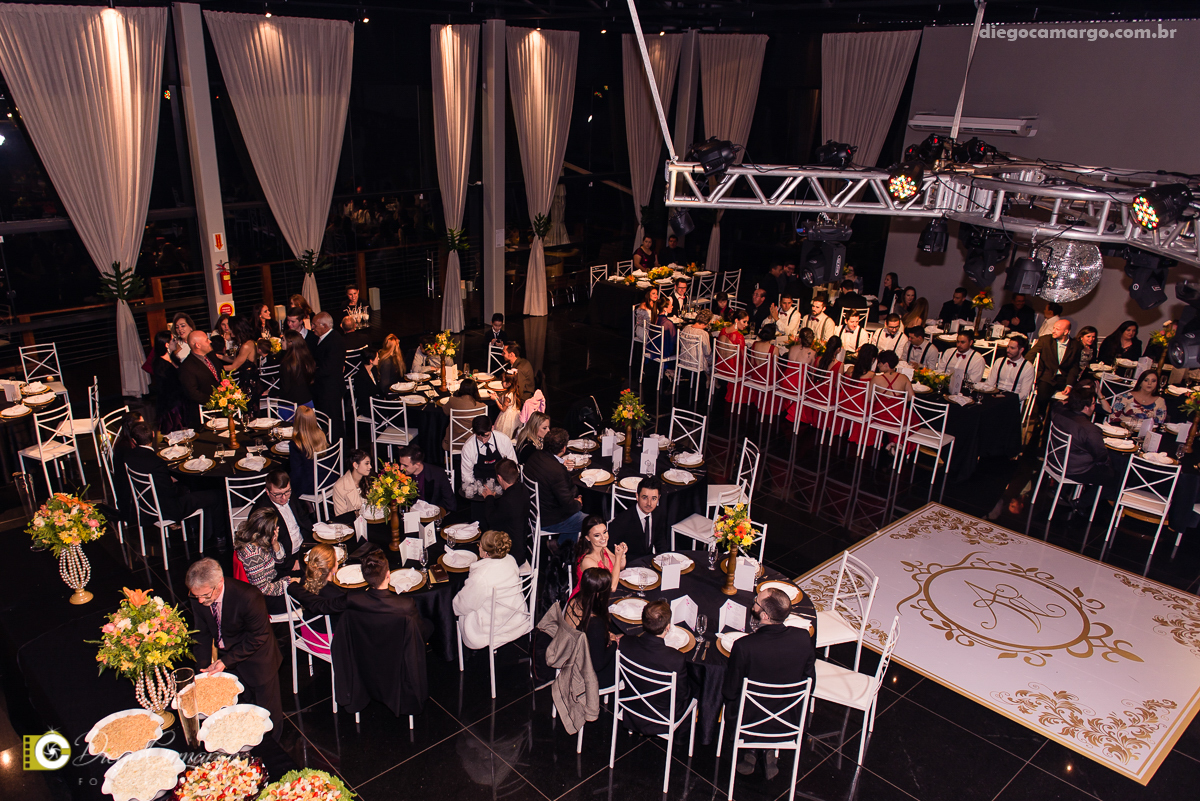 casamento, noivo, pai do noivo, terno, sapato, cinto, vestido, noiva, mae da noiva, brinco, anel, cabelo, maquiagem, salão de beleza, cabeleireiro, flor, buque, rosa, madrinha, ensaio, festa, fotografo, fotografia, caçador, musica, decoração, bolo