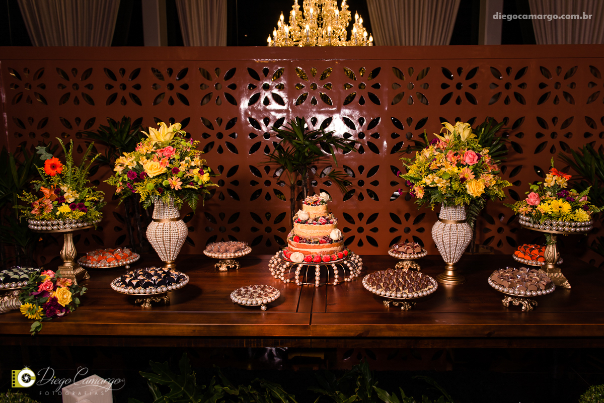casamento, noivo, pai do noivo, terno, sapato, cinto, vestido, noiva, mae da noiva, brinco, anel, cabelo, maquiagem, salão de beleza, cabeleireiro, flor, buque, rosa, madrinha, ensaio, festa, fotografo, fotografia, caçador, musica, decoração, bolo