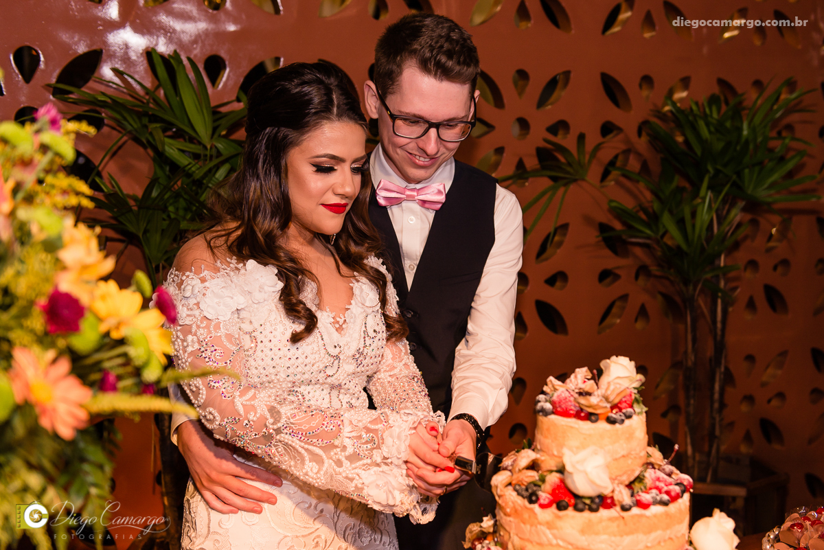 casamento, noivo, pai do noivo, terno, sapato, cinto, vestido, noiva, mae da noiva, brinco, anel, cabelo, maquiagem, salão de beleza, cabeleireiro, flor, buque, rosa, madrinha, ensaio, festa, fotografo, fotografia, caçador, musica, decoração, bolo