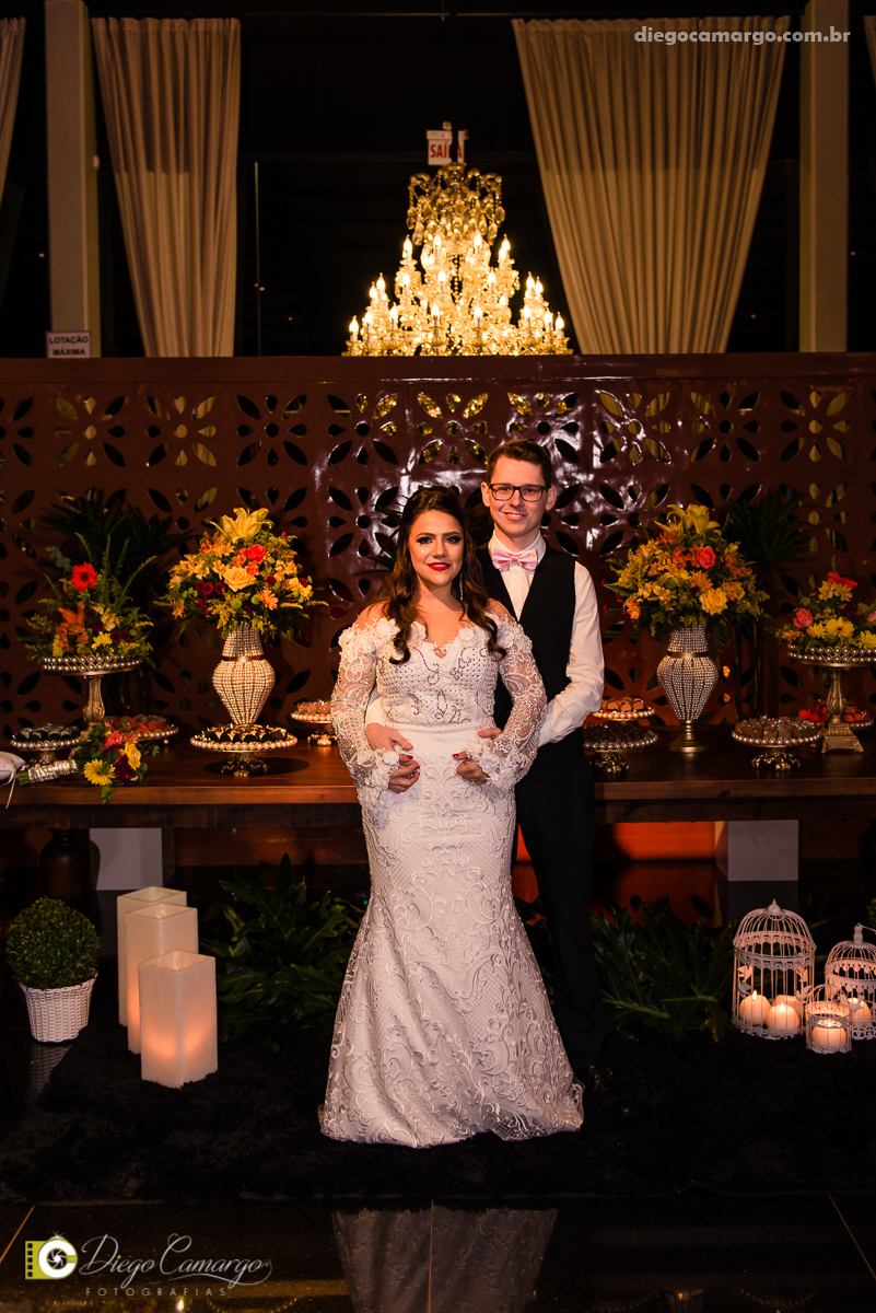 casamento, noivo, pai do noivo, terno, sapato, cinto, vestido, noiva, mae da noiva, brinco, anel, cabelo, maquiagem, salão de beleza, cabeleireiro, flor, buque, rosa, madrinha, ensaio, festa, fotografo, fotografia, caçador, musica, decoração, bolo