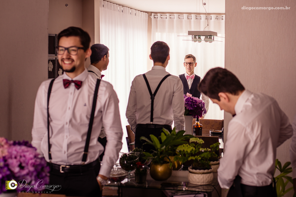 casamento, noivo, pai do noivo, terno, sapato, cinto, vestido, noiva, mae da noiva, brinco, anel, cabelo, maquiagem, salão de beleza, cabeleireiro, flor, buque, rosa, madrinha, ensaio, festa, fotografo, fotografia, caçador, musica, decoração, bolo